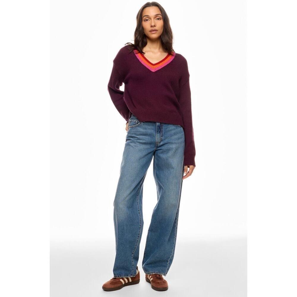 Marine Layer
Slouchy V-Neck Sweater 💙